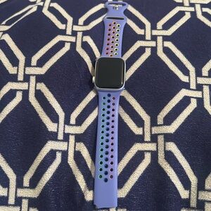 already reset brand new se 8 comes with two bands